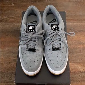 Nike AIR FORCE ONE SAGE LOW